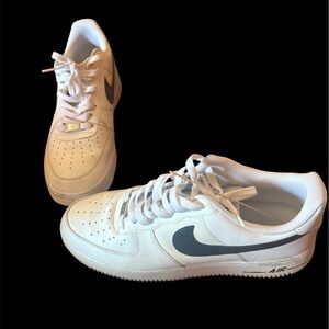 Mens Nike size 12 Air Force 1 slightly pre loved